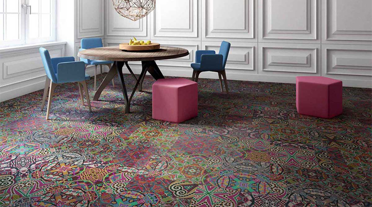 Suitable_carpet (2) پاف صورتی و صندلی آبی
