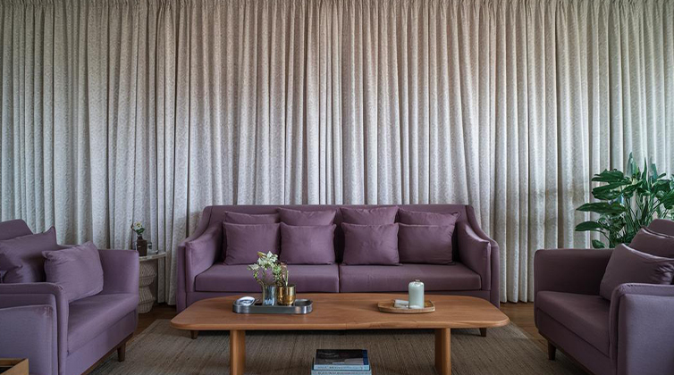 purple_decoration (23) پرده سفید با مبل بنفش