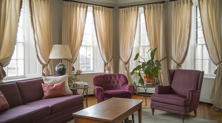 purple_decoration (25) پرده کرم در دکوراسیون بنفش